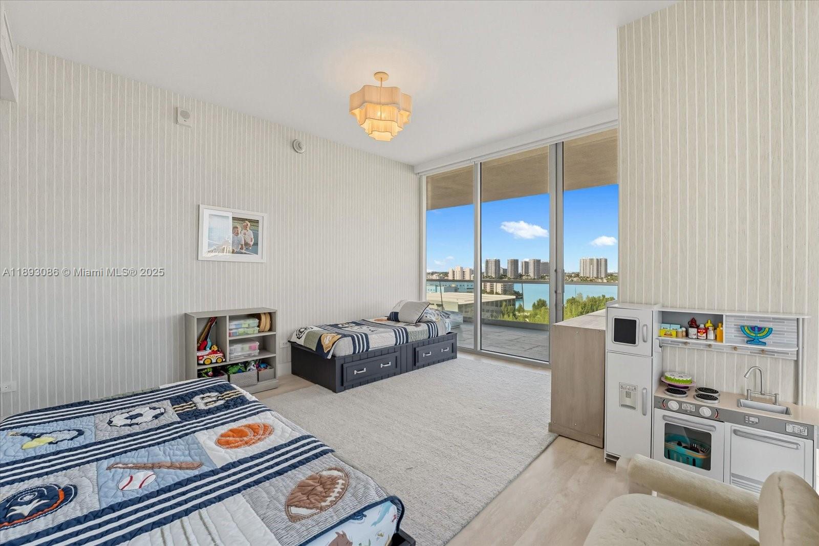 See details 1001 4 / 6 3252 sq. ft. $ 2025-10-08 0 Photo