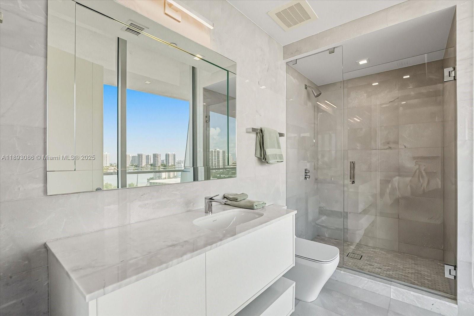 See details 1001 4 / 6 3252 sq. ft. $ 2025-10-08 0 Photo