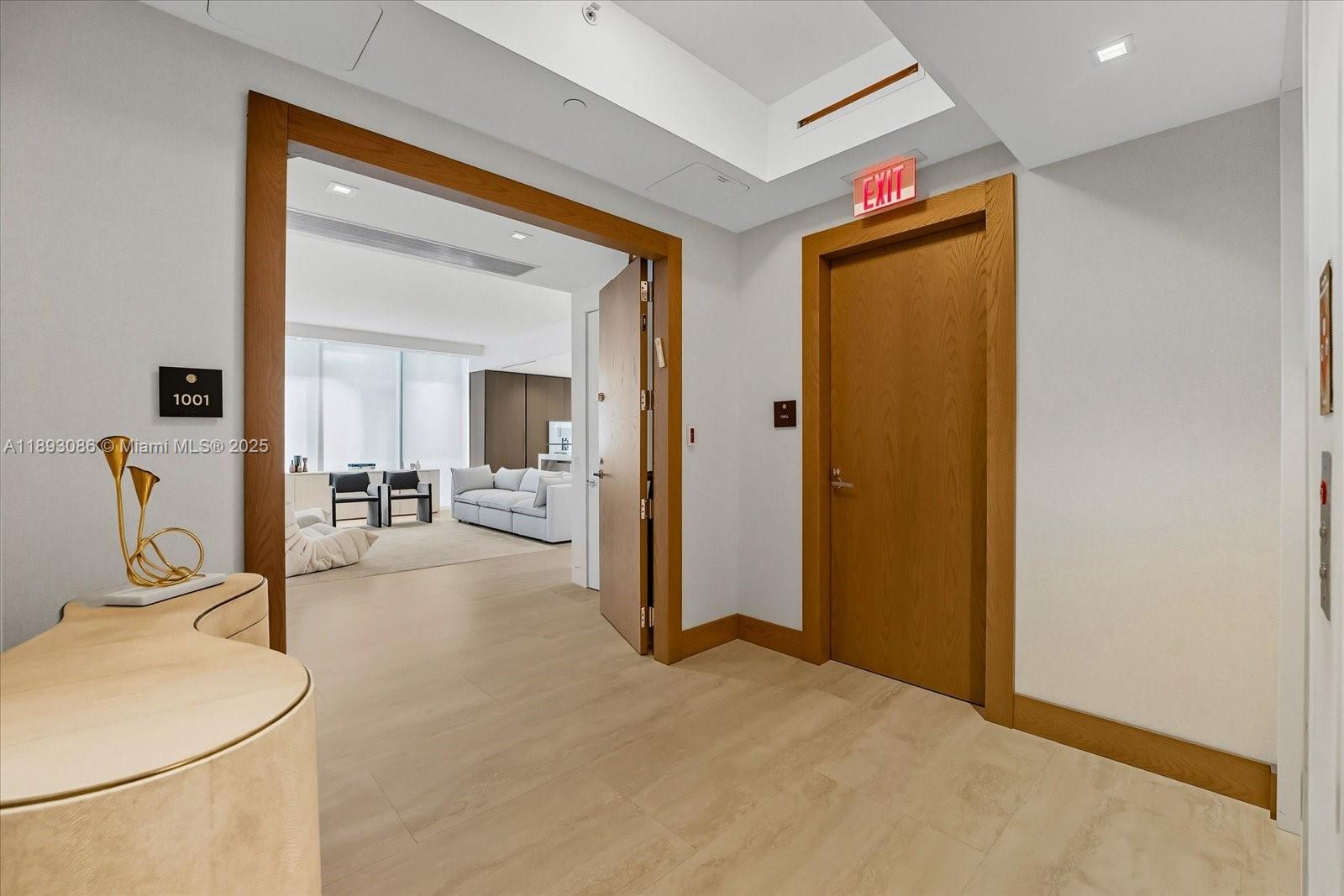 See details 1001 4 / 6 3252 sq. ft. $ 2025-10-08 0 Photo