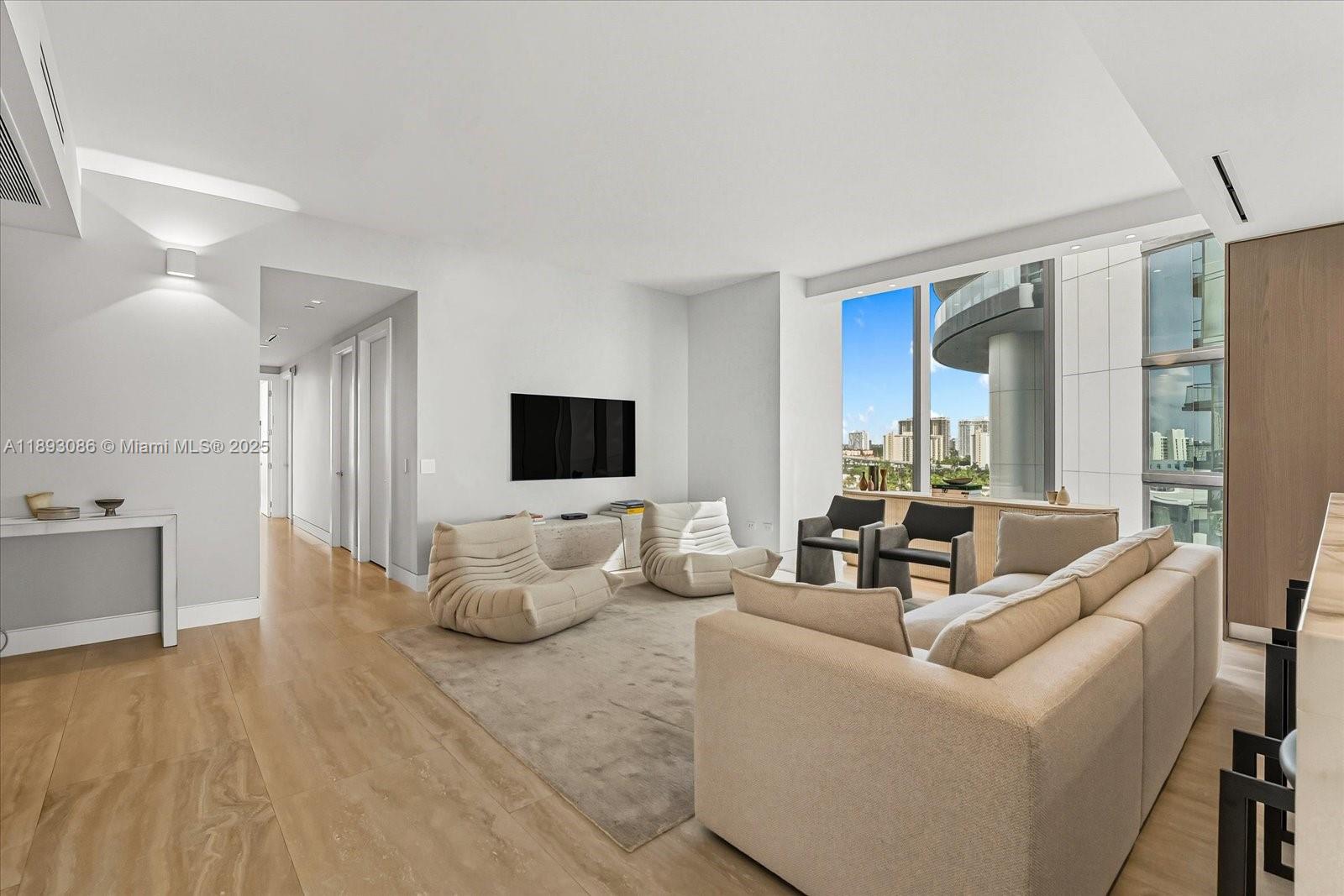 See details 1001 4 / 6 3252 sq. ft. $ 2025-10-08 0 Photo