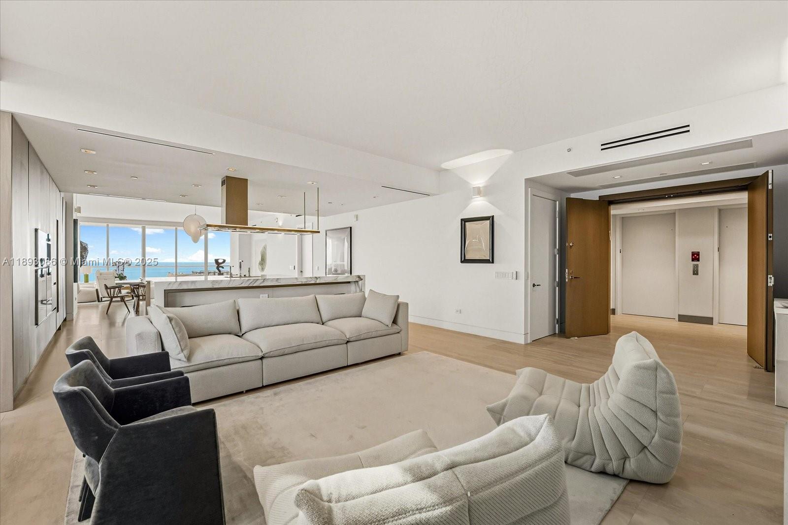 See details 1001 4 / 6 3252 sq. ft. $ 2025-10-08 0 Photo