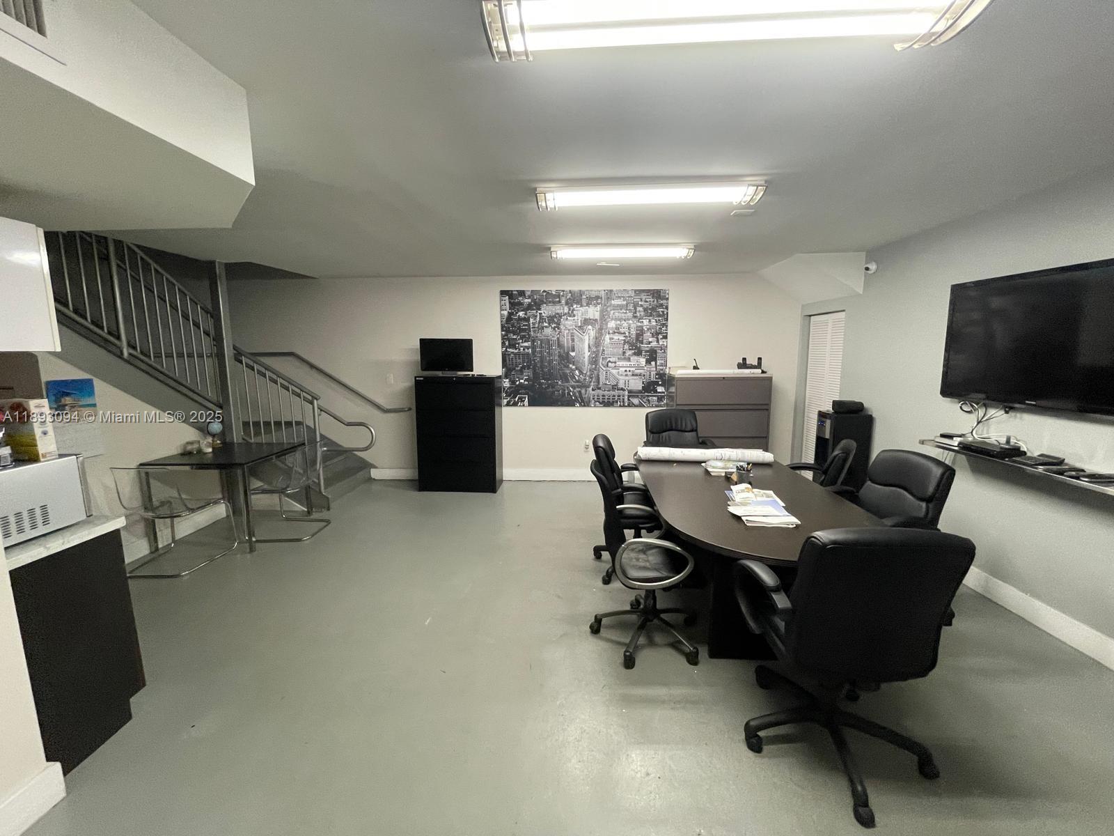 1-C  /   sq. ft. $ 2025-10-08 0 foto