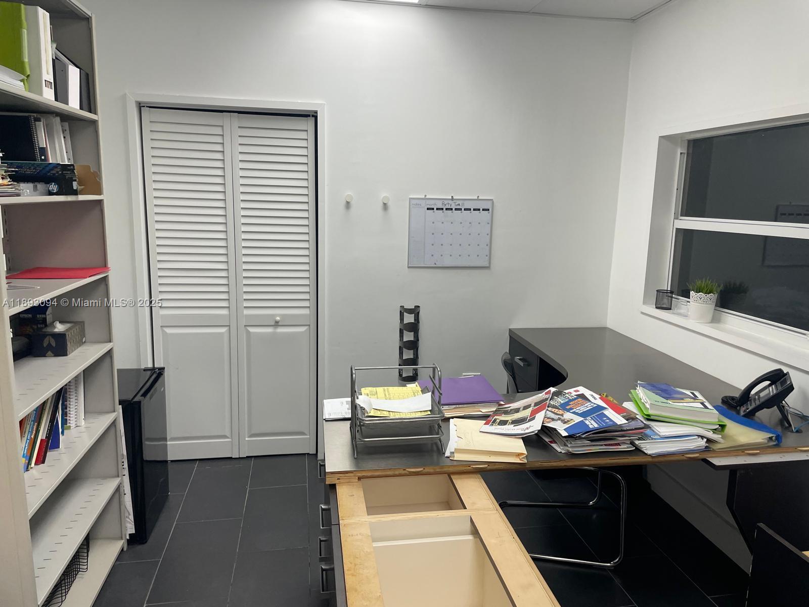 1-C  /   sq. ft. $ 2025-10-08 0 foto