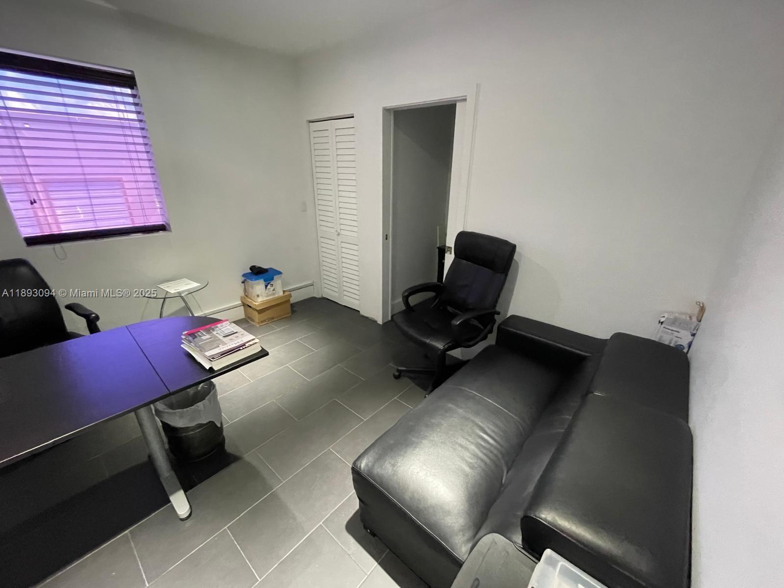 1-C  /   sq. ft. $ 2025-10-08 0 foto