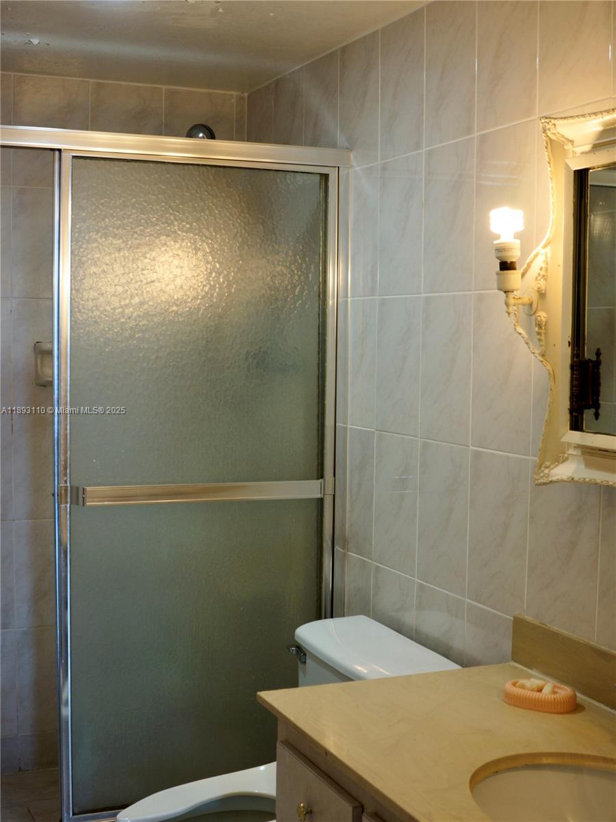 1206 3 / 3 1570 sq. ft. $ 2025-10-09 0 Photo