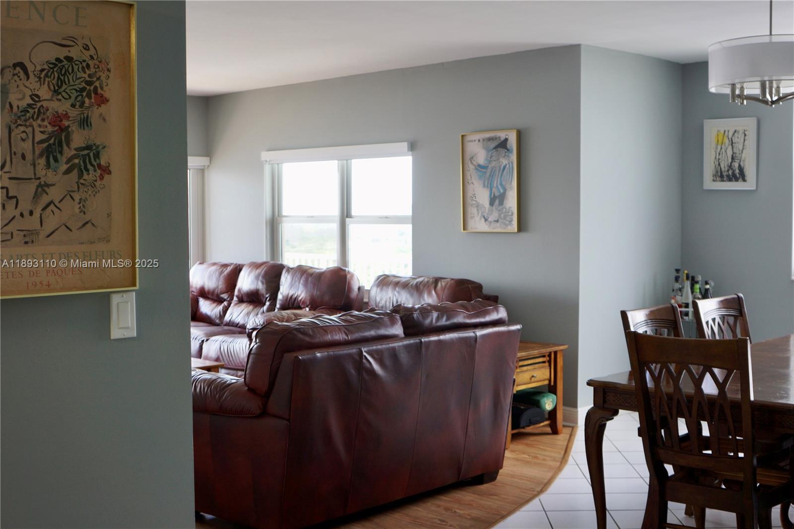 1206 3 / 3 1570 sq. ft. $ 2025-10-09 0 Photo