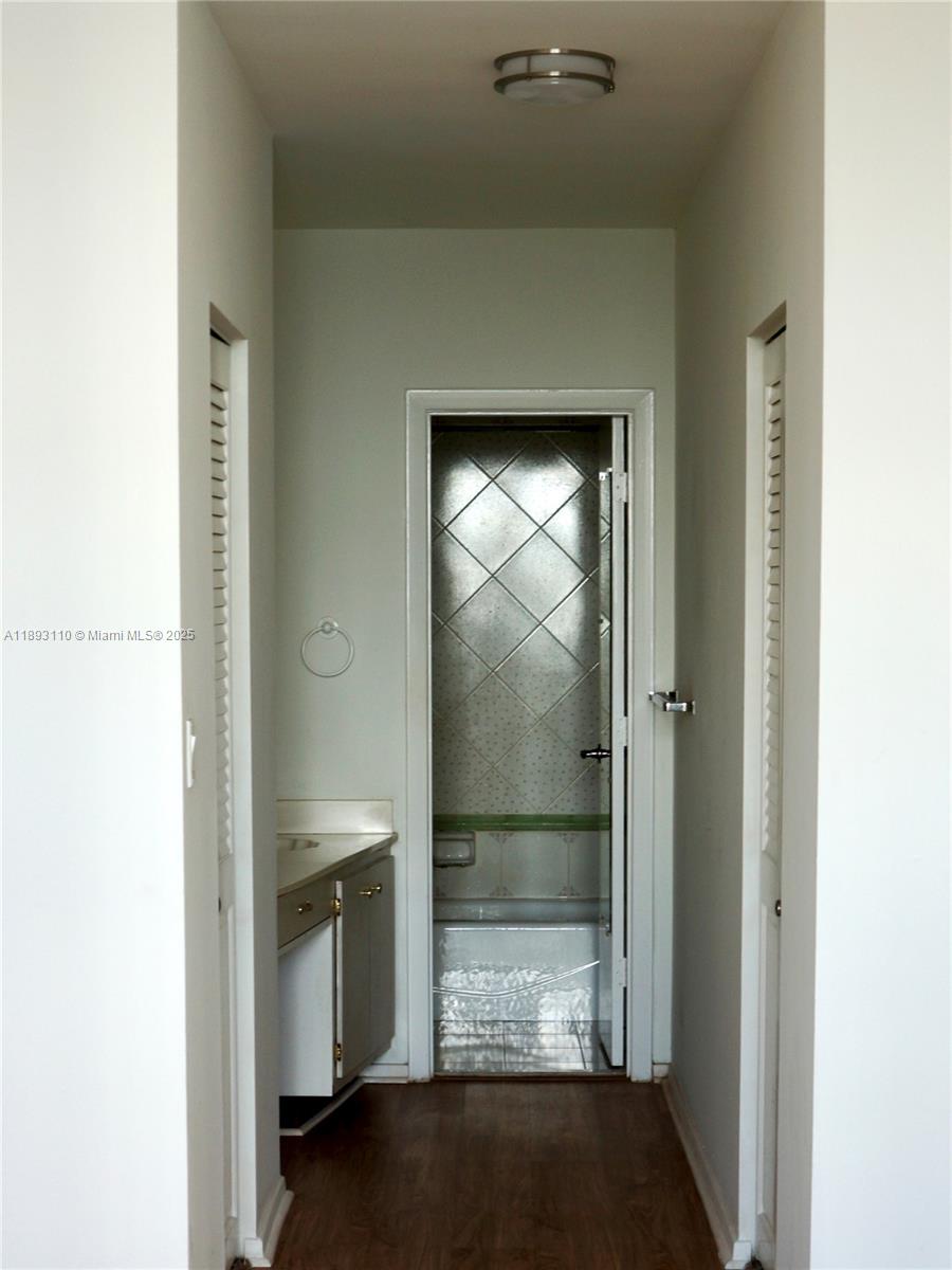 1206 3 / 3 1570 sq. ft. $ 2025-10-09 0 Photo