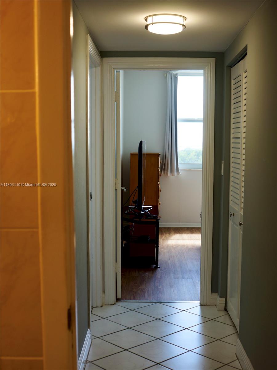1206 3 / 3 1570 sq. ft. $ 2025-10-09 0 Photo