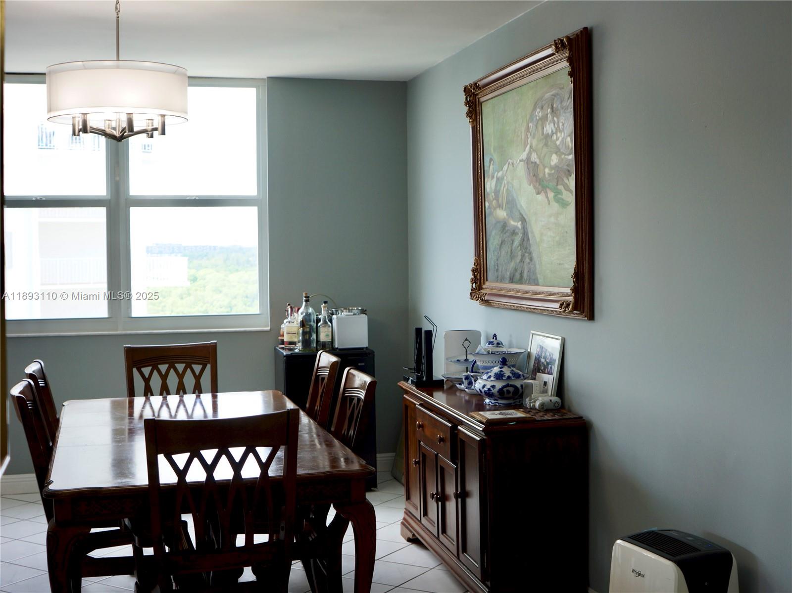 1206 3 / 3 1570 sq. ft. $ 2025-10-09 0 Photo