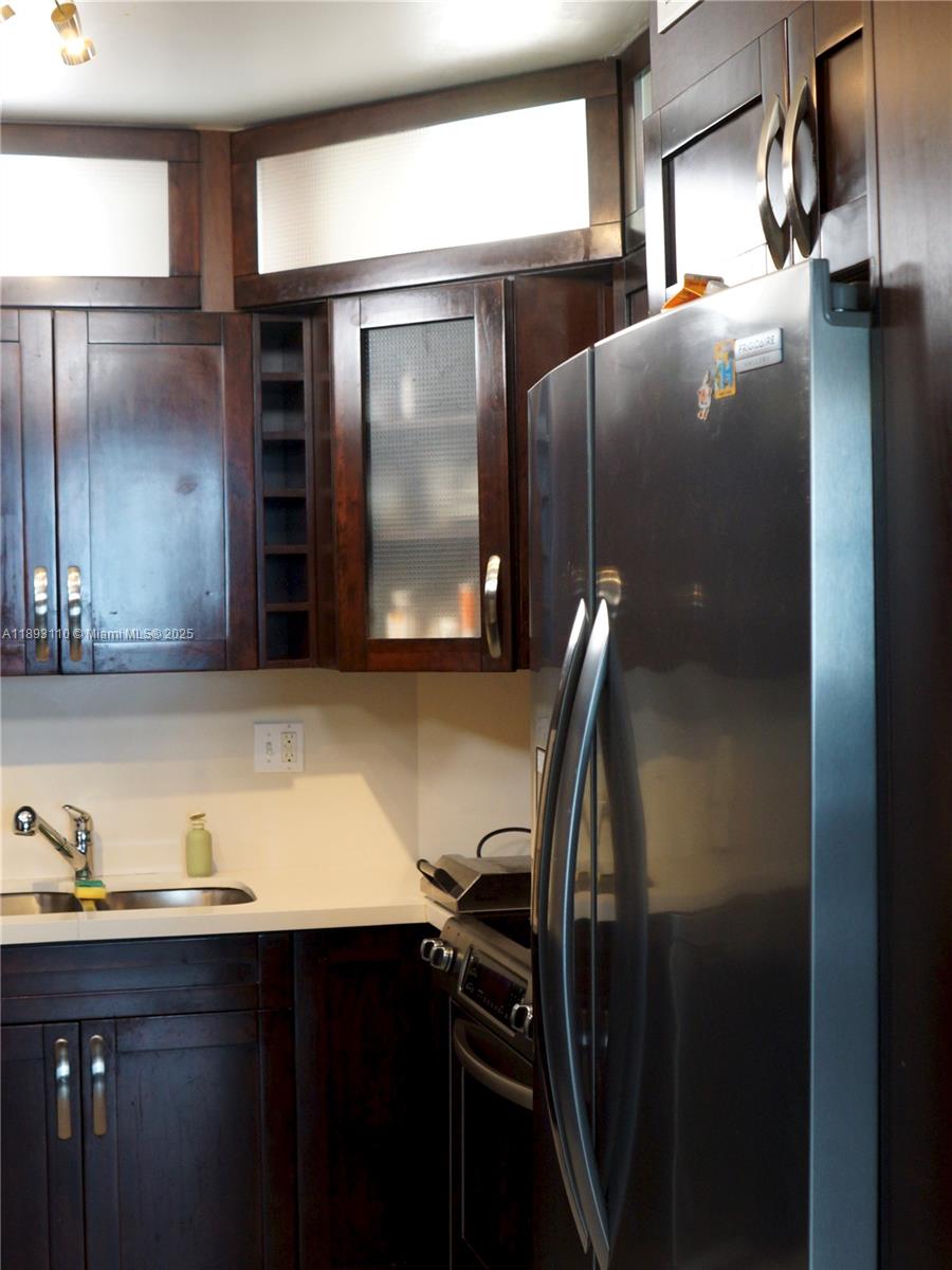 1206 3 / 3 1570 sq. ft. $ 2025-10-09 0 Photo