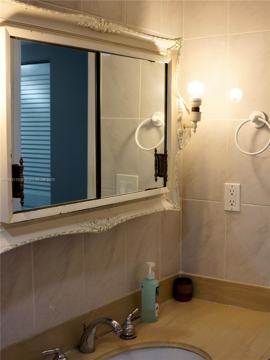1206 3 / 3 1570 sq. ft. $ 2025-10-09 0 Photo