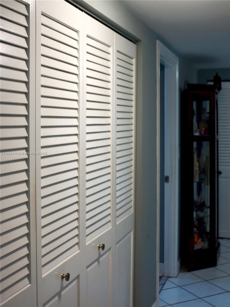 1206 3 / 3 1570 sq. ft. $ 2025-10-09 0 Photo