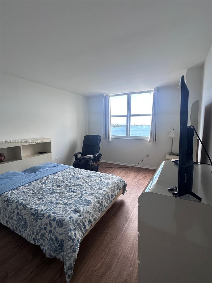 1206 3 / 3 1570 sq. ft. $ 2025-10-09 0 Photo