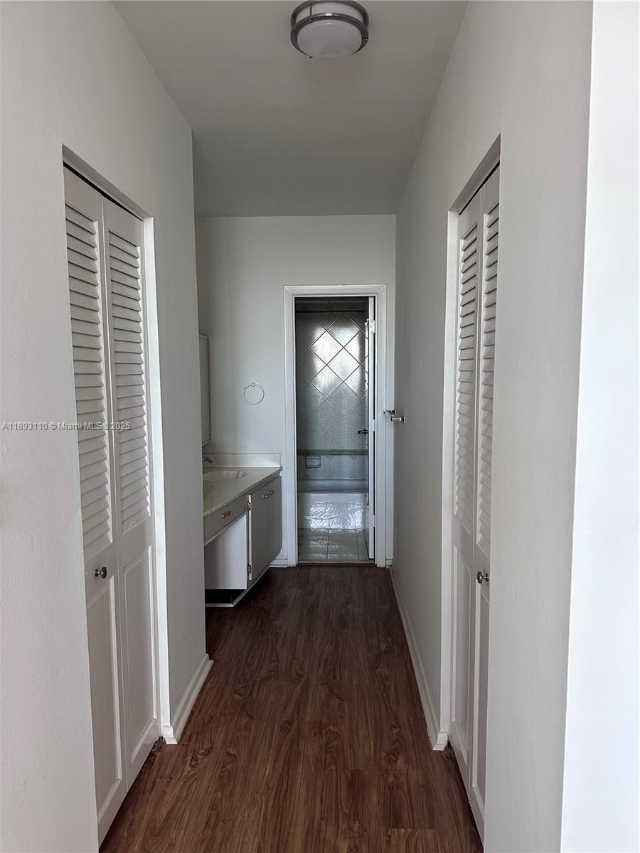 1206 3 / 3 1570 sq. ft. $ 2025-10-09 0 Photo