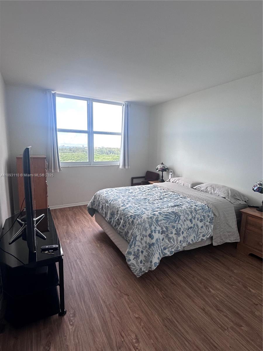 1206 3 / 3 1570 sq. ft. $ 2025-10-09 0 Photo