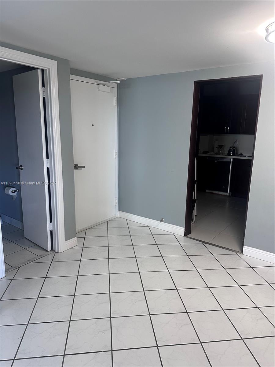 1206 3 / 3 1570 sq. ft. $ 2025-10-09 0 Photo