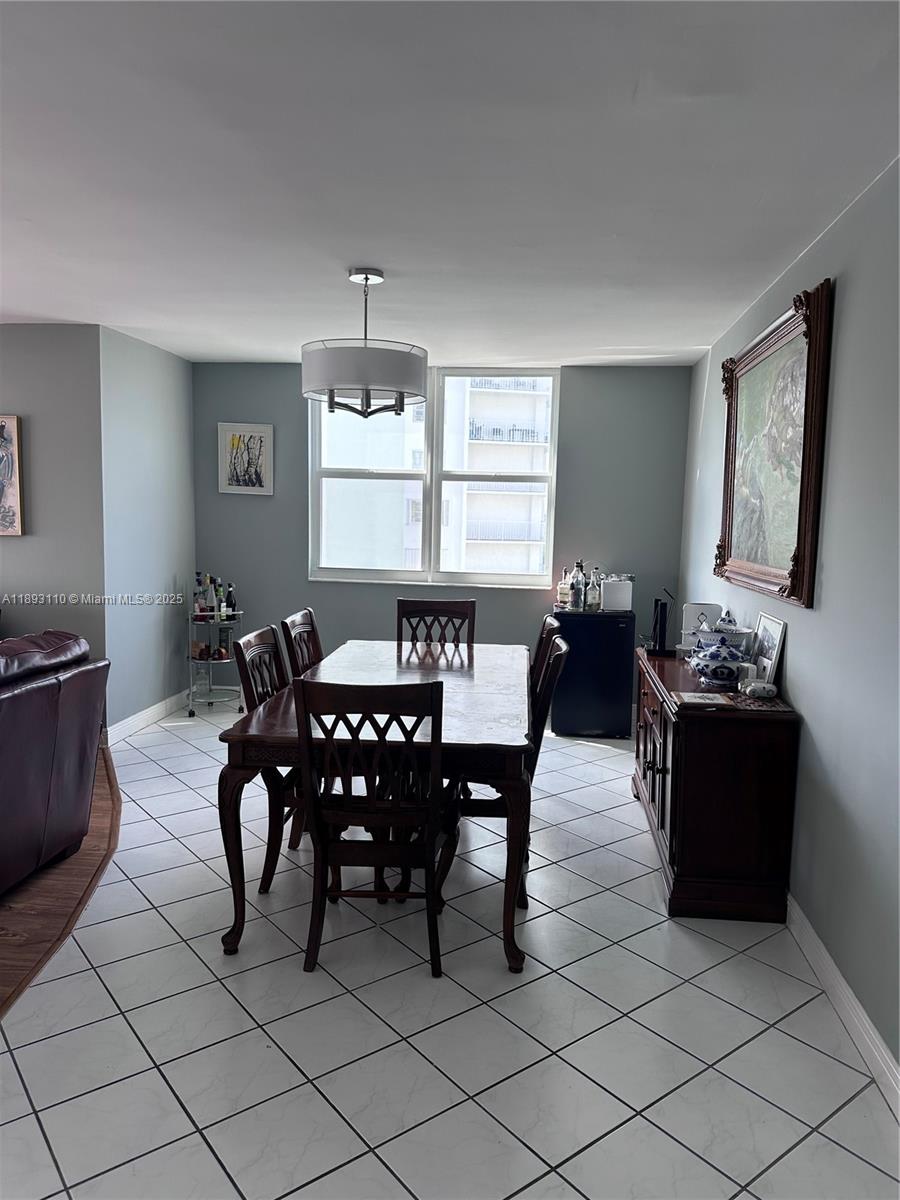 1206 3 / 3 1570 sq. ft. $ 2025-10-09 0 Photo