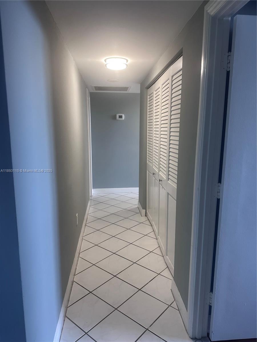 1206 3 / 3 1570 sq. ft. $ 2025-10-09 0 Photo