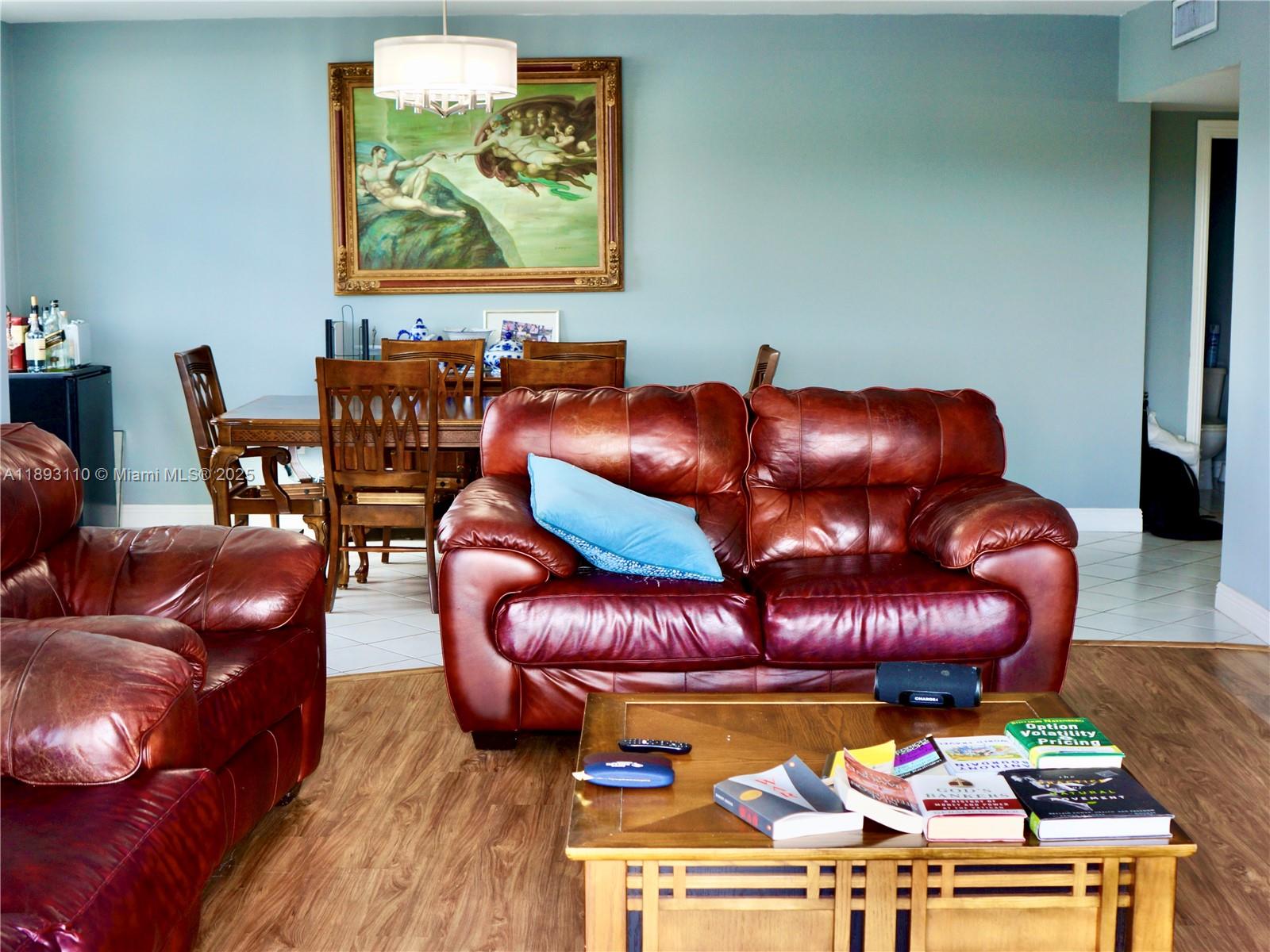 1206 3 / 3 1570 sq. ft. $ 2025-10-09 0 Photo