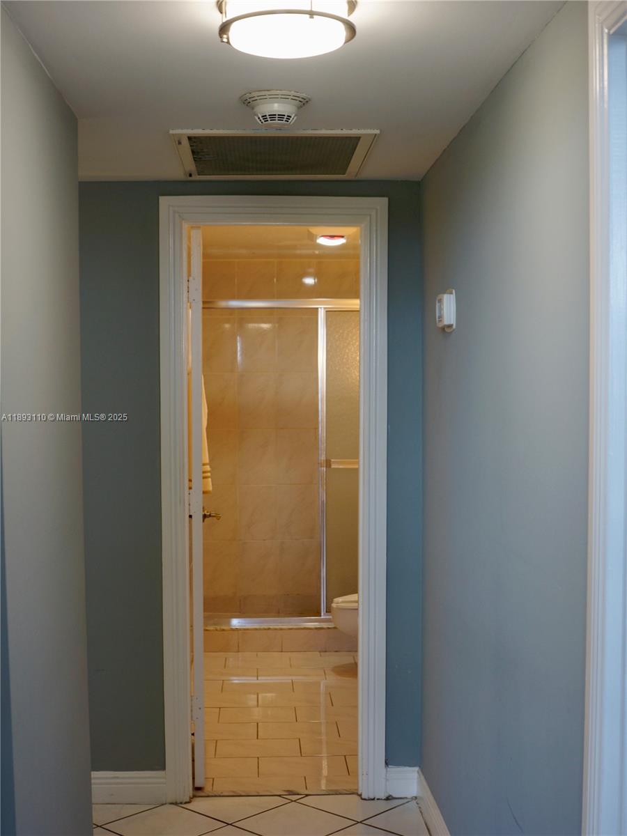 1206 3 / 3 1570 sq. ft. $ 2025-10-09 0 Photo