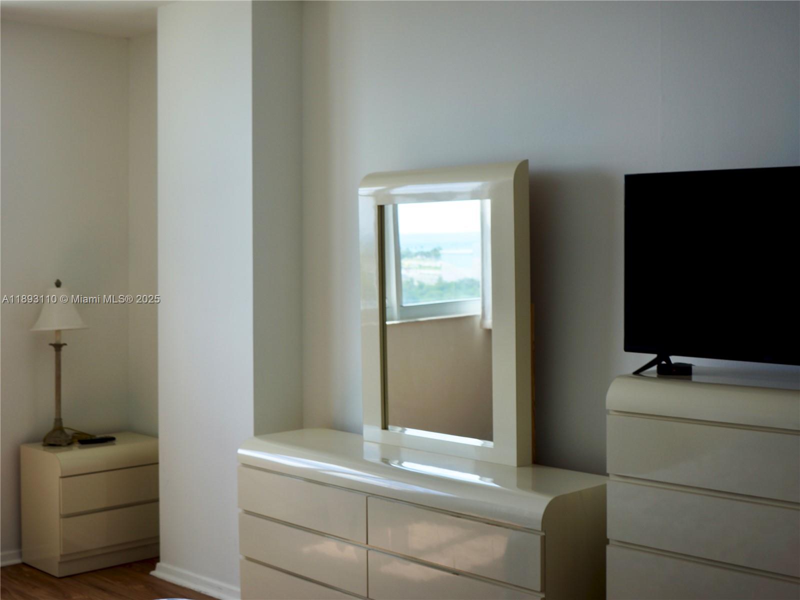 1206 3 / 3 1570 sq. ft. $ 2025-10-09 0 Photo