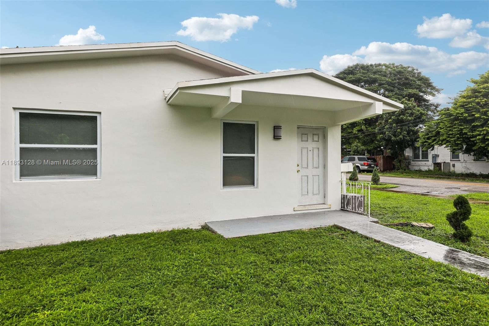 See details / 2220 sq. ft. $ 2025-10-09 0 Photo