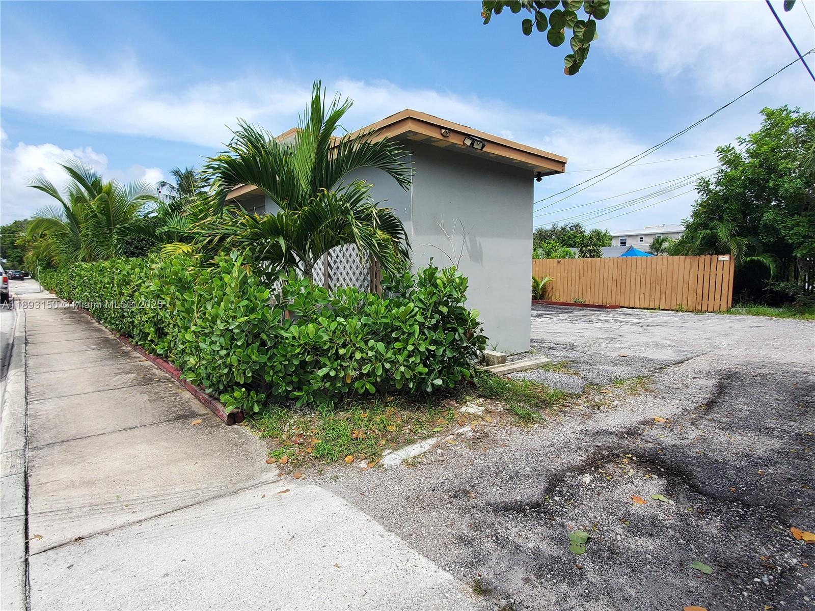 See details / 2120 sq. ft. $ 2025-10-09 0 Photo