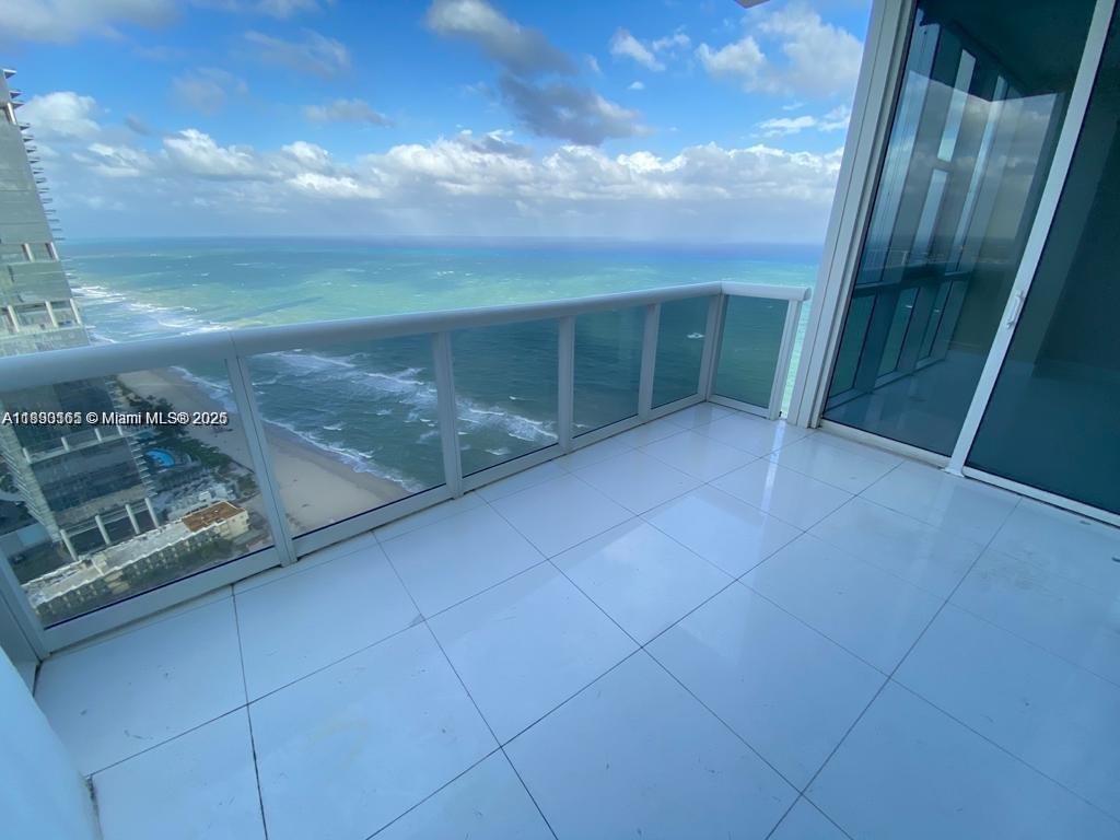 Ver detalles 5402 2 / 3 1499 sq. ft. $ 2025-10-09 0 foto