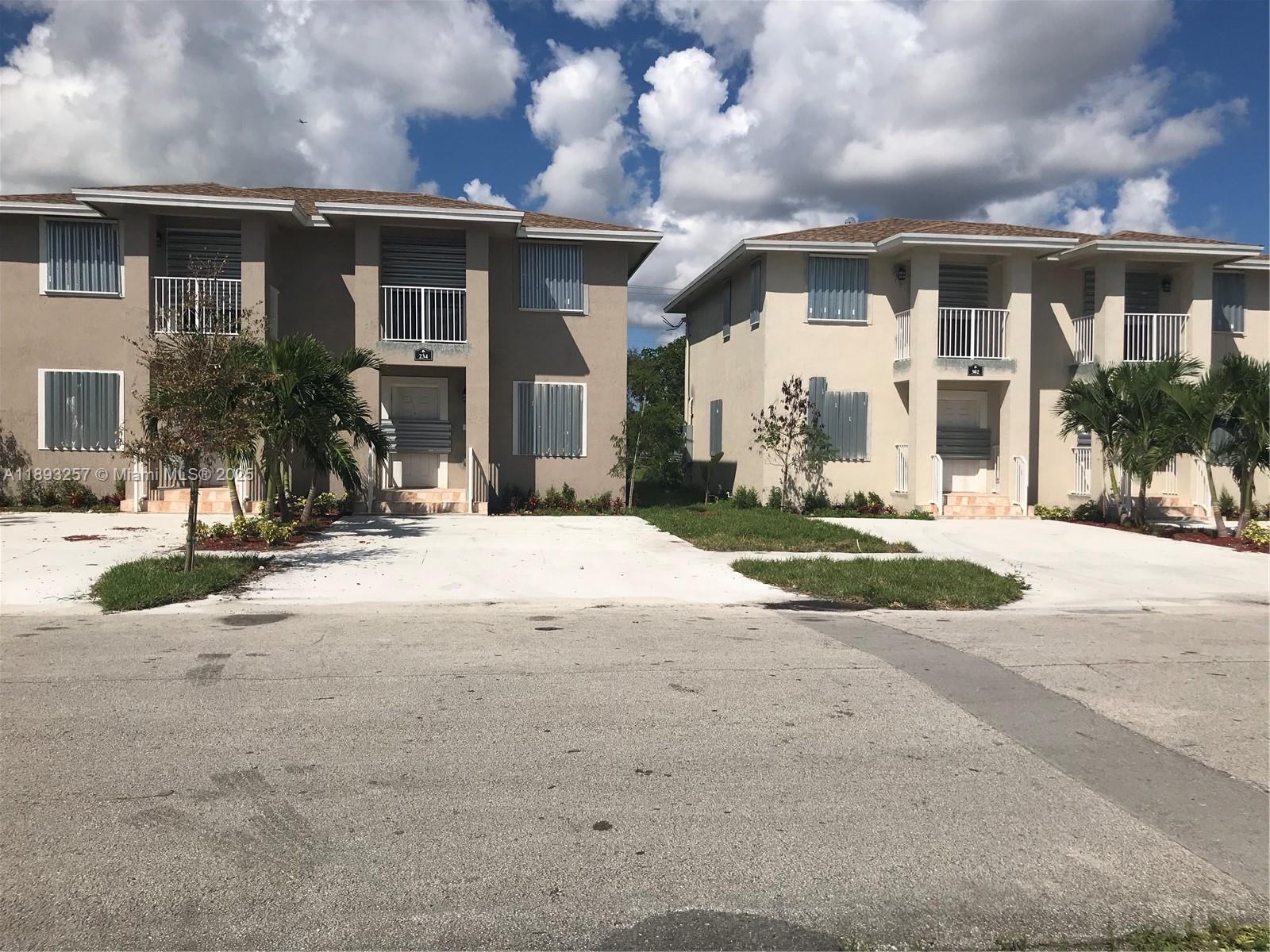 See details / 2400 sq. ft. $ 2025-10-09 0 Photo