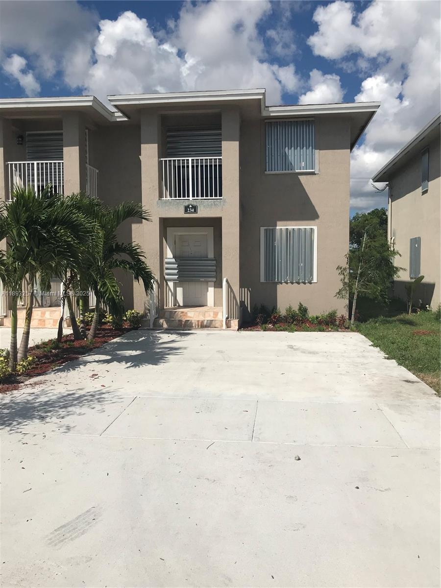 See details / 2400 sq. ft. $ 2025-10-09 0 Photo