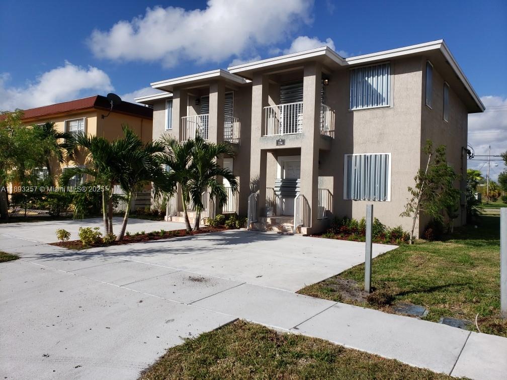 See details / 2400 sq. ft. $ 2025-10-09 0 Photo