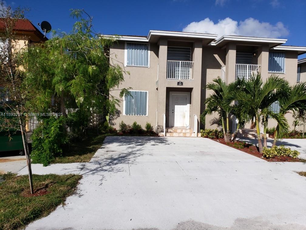 See details / 2400 sq. ft. $ 2025-10-09 0 Photo