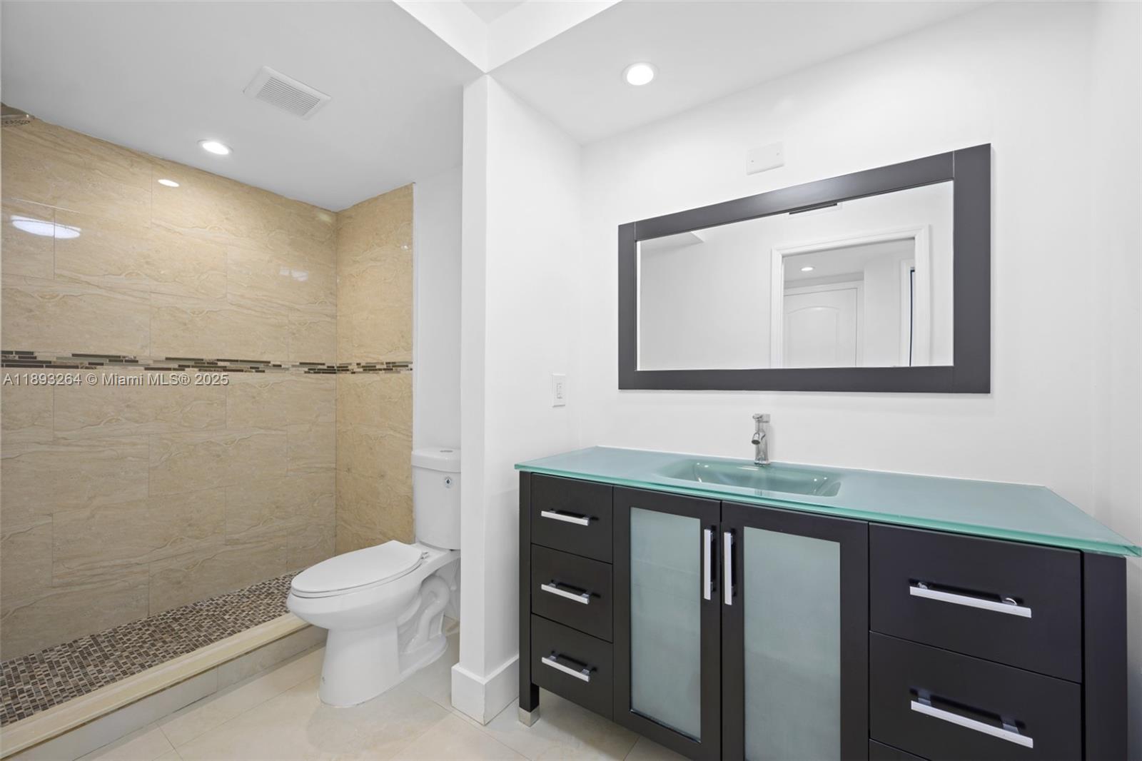 Photo of 20301 Country Club Dr  #1122, Aventura, Florida, 33180 - 