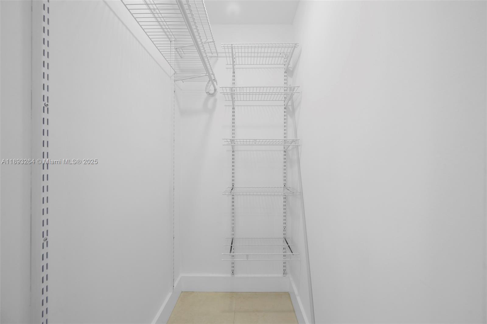 Photo of 20301 Country Club Dr  #1122, Aventura, Florida, 33180 - 