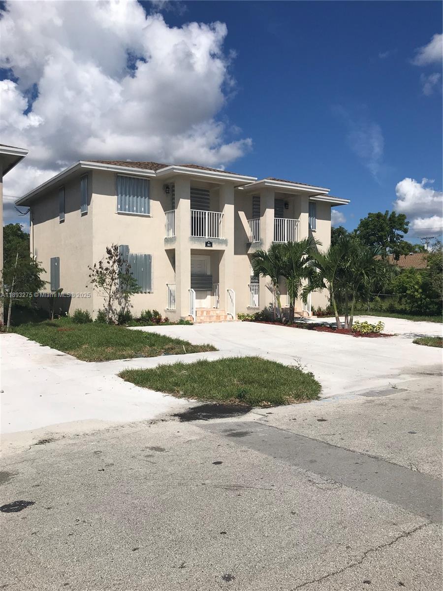 See details / 2400 sq. ft. $ 2025-10-09 0 Photo