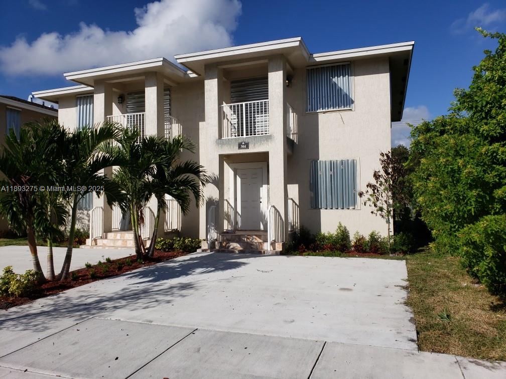 See details / 2400 sq. ft. $ 2025-10-09 0 Photo