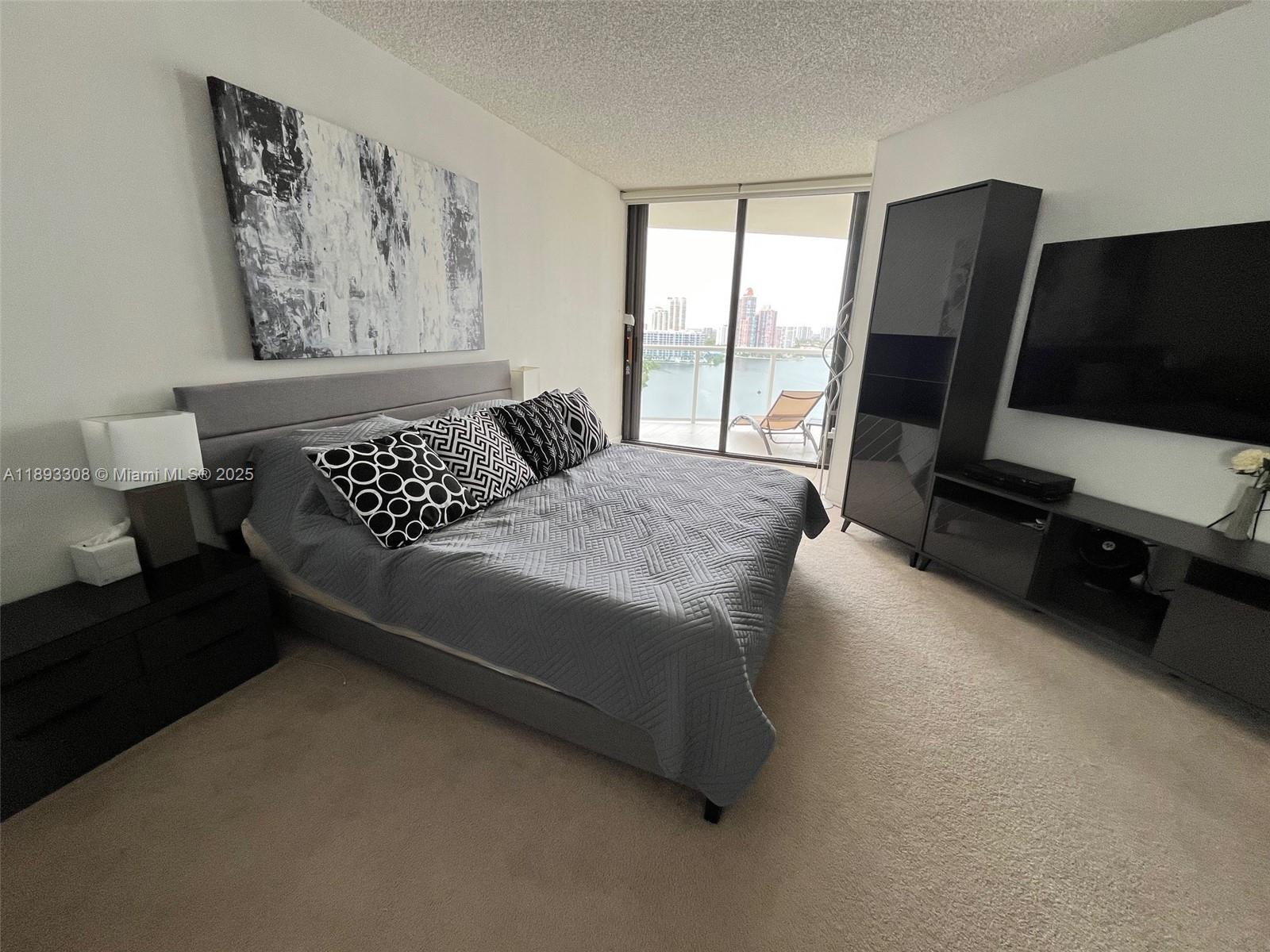 1905 1 / 2 1235 sq. ft. $ 2025-10-09 0 Photo