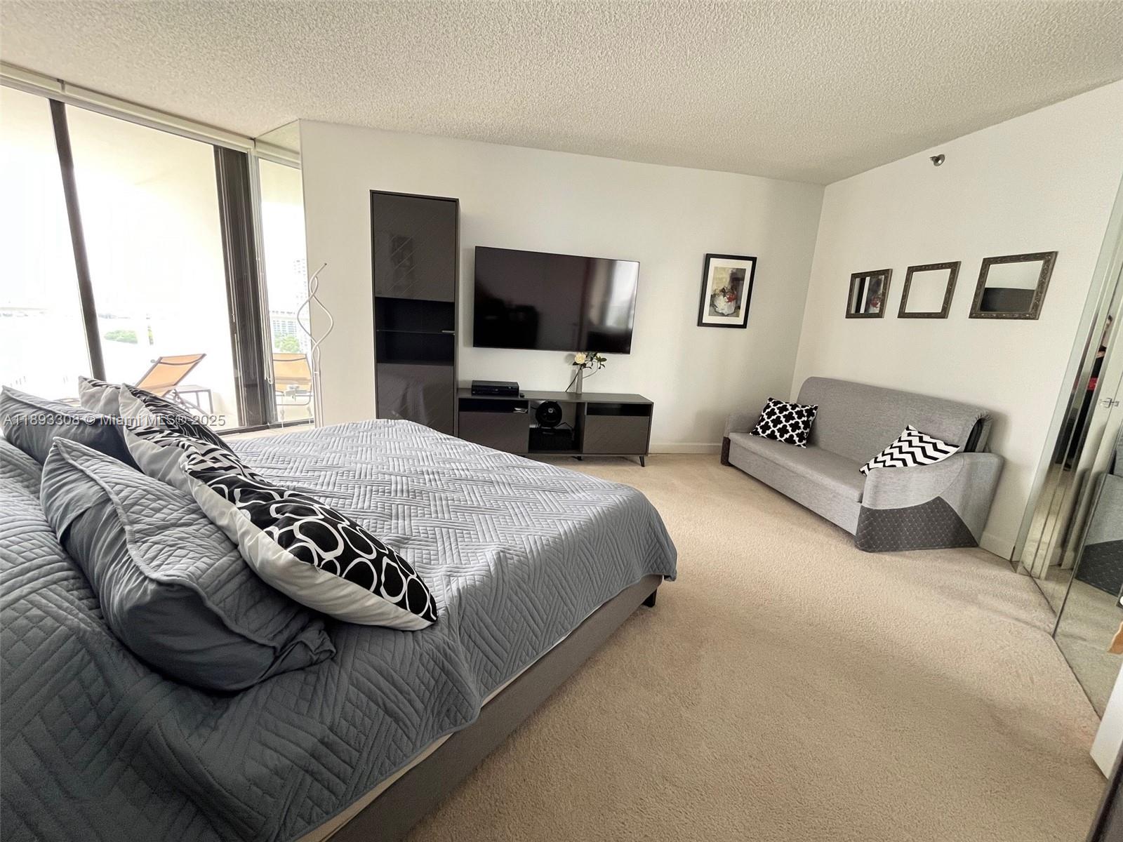 1905 1 / 2 1235 sq. ft. $ 2025-10-09 0 Photo