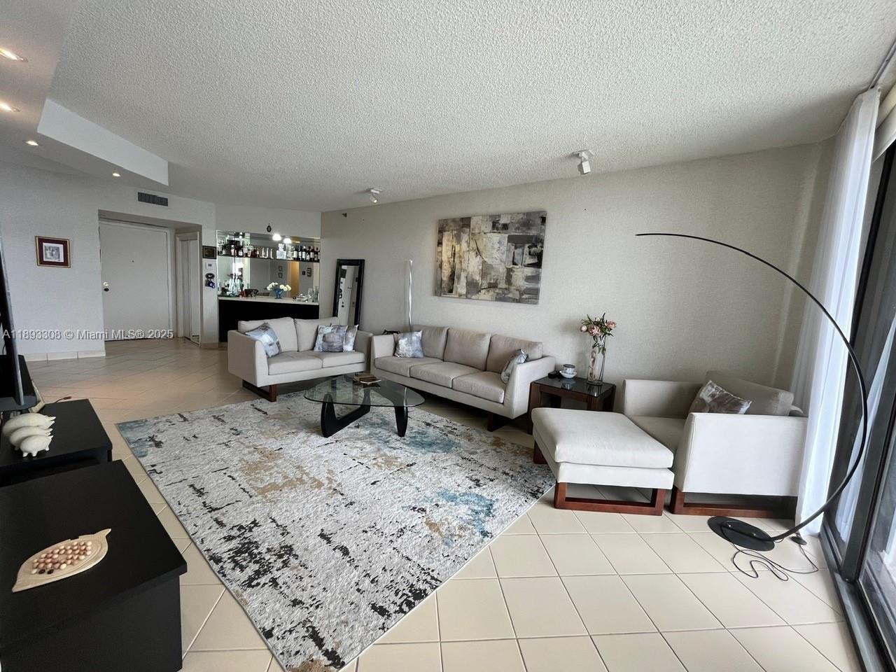 1905 1 / 2 1235 sq. ft. $ 2025-10-09 0 Photo