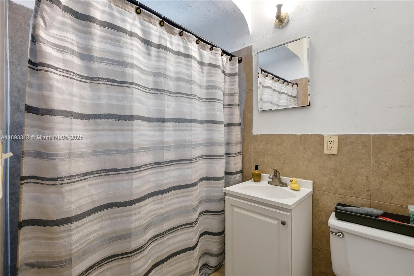   /  3000 sq. ft. $ 2025-10-09 0 foto