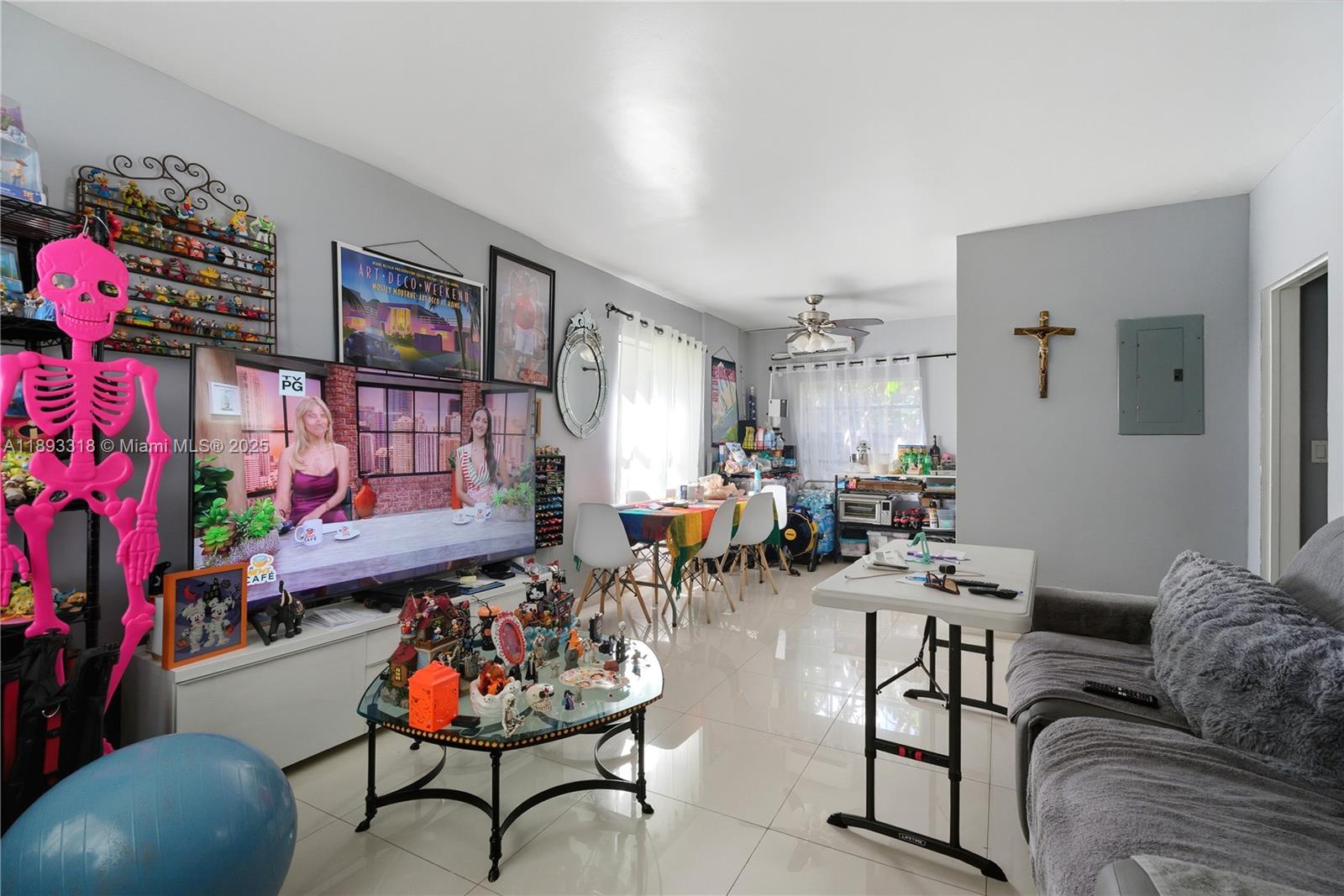   /  3000 sq. ft. $ 2025-10-09 0 foto
