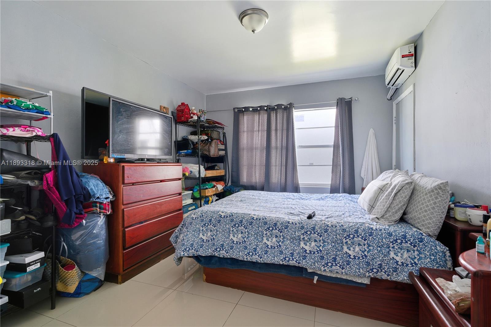   /  3000 sq. ft. $ 2025-10-09 0 foto