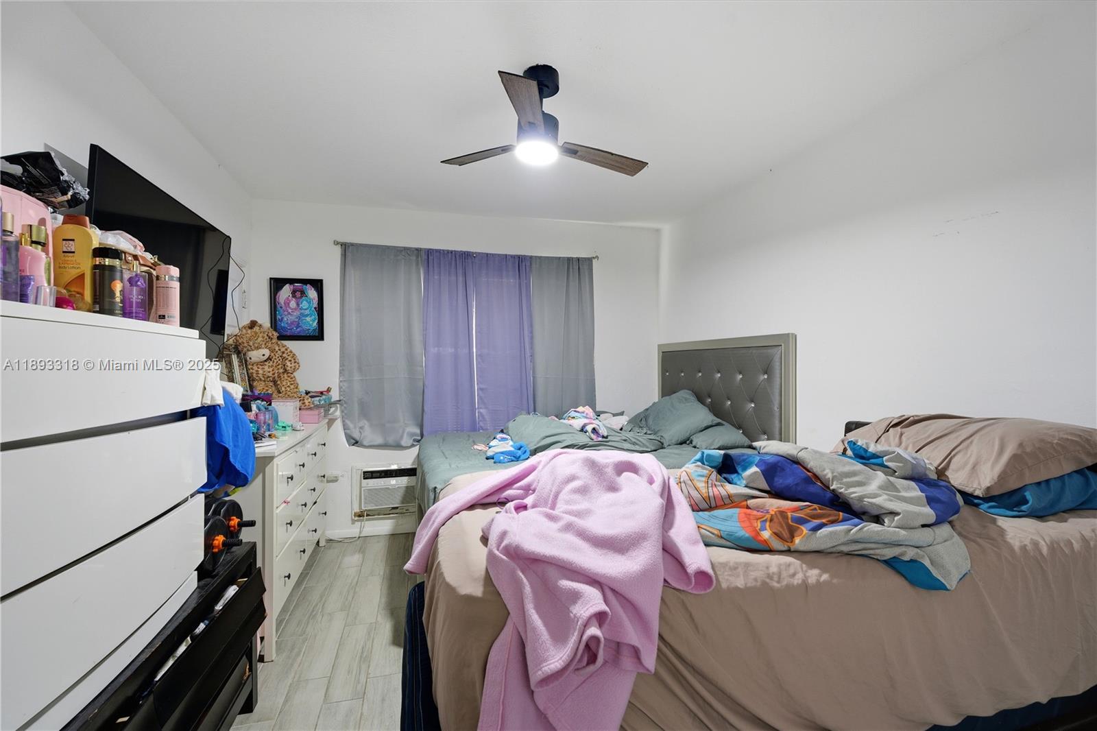   /  3000 sq. ft. $ 2025-10-09 0 foto