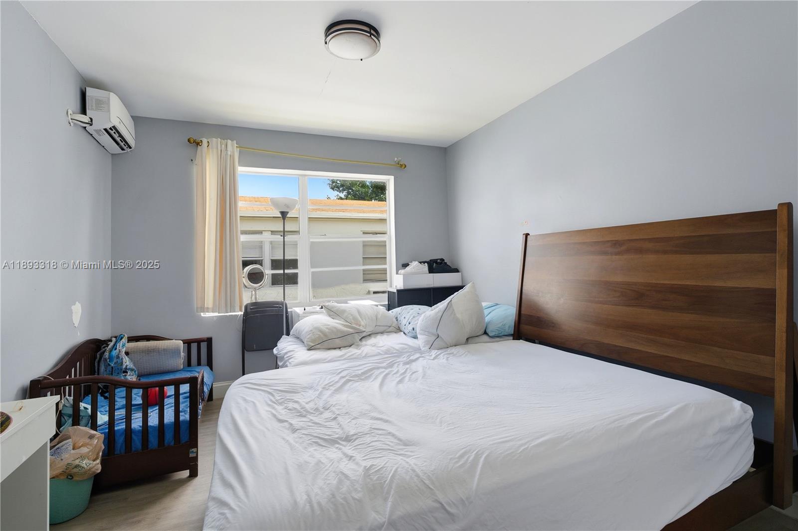   /  3000 sq. ft. $ 2025-10-09 0 foto