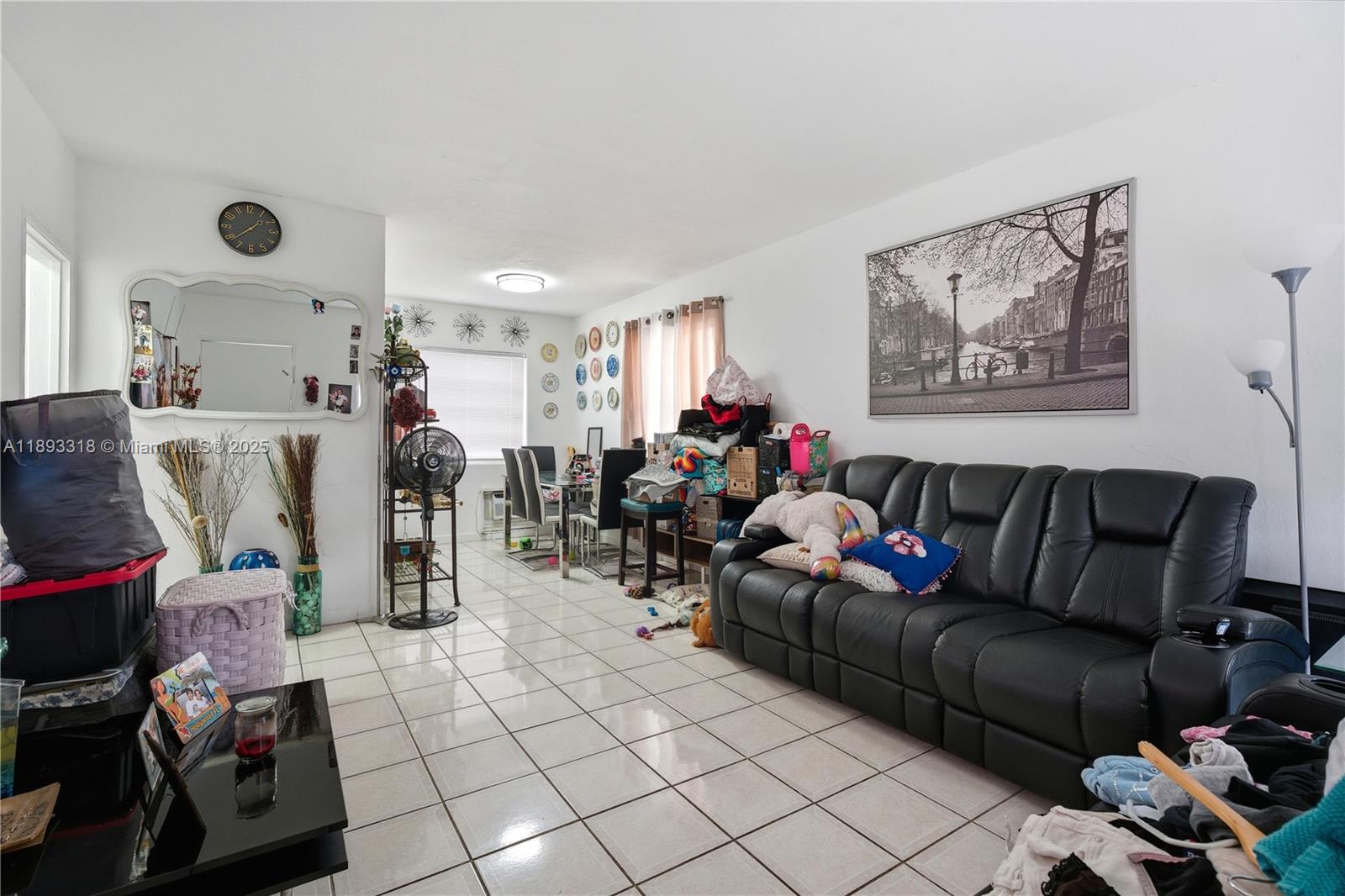   /  3000 sq. ft. $ 2025-10-09 0 foto