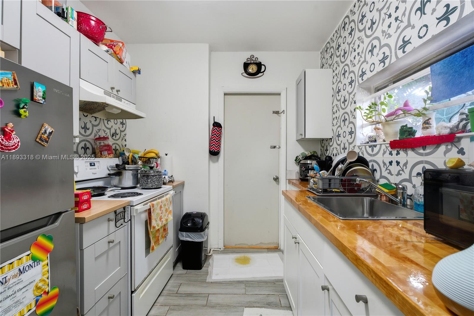   /  3000 sq. ft. $ 2025-10-09 0 foto