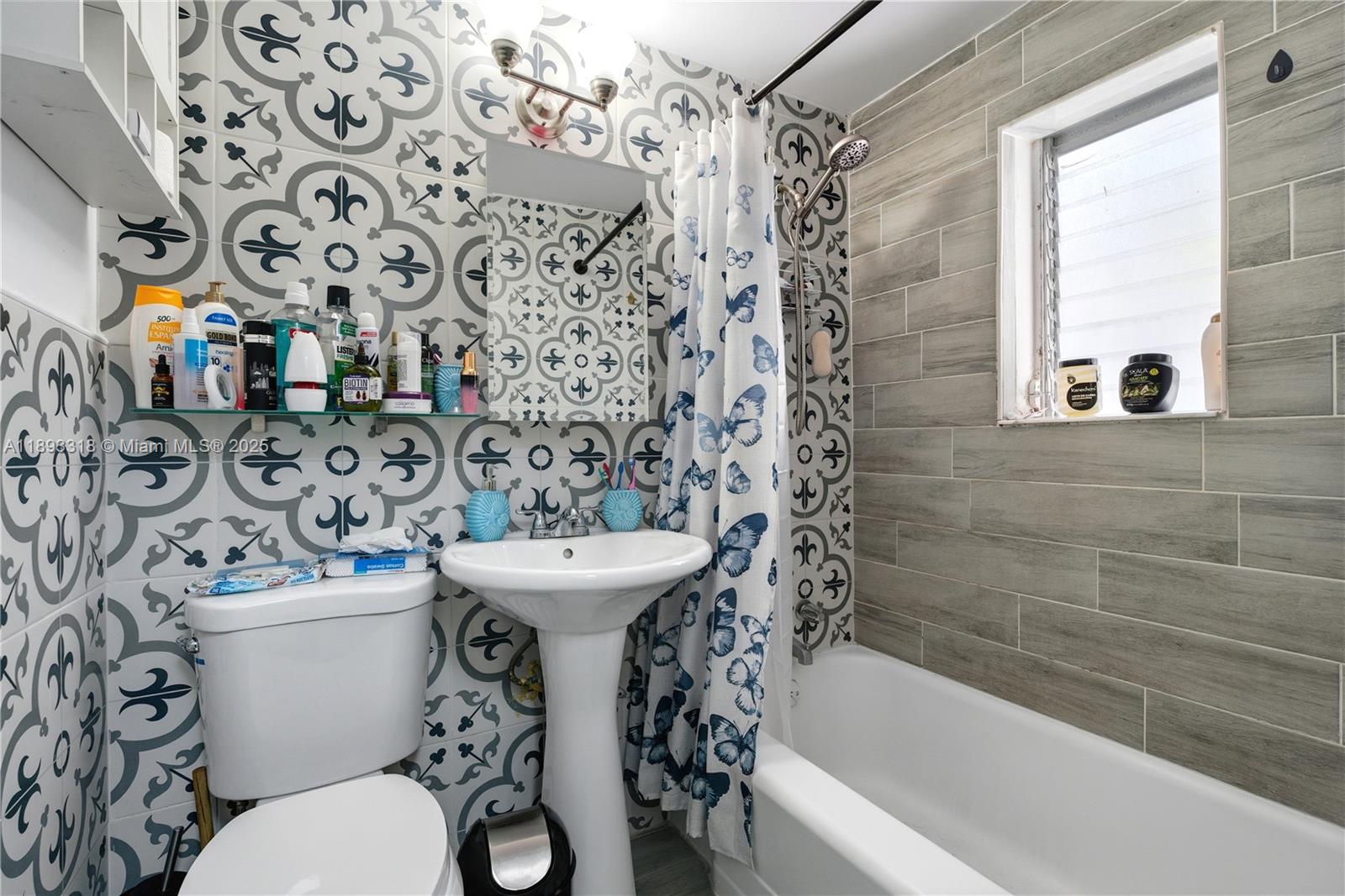   /  3000 sq. ft. $ 2025-10-09 0 foto