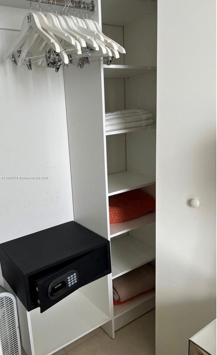 See details 405 1 / 1 701 sq. ft. $ 2025-10-14 0 Photo