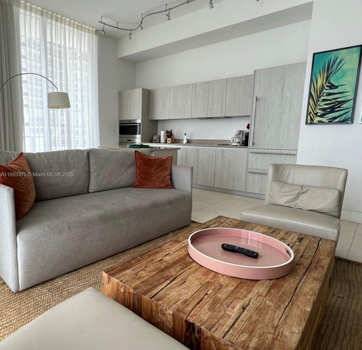 See details 405 1 / 1 701 sq. ft. $ 2025-10-14 0 Photo