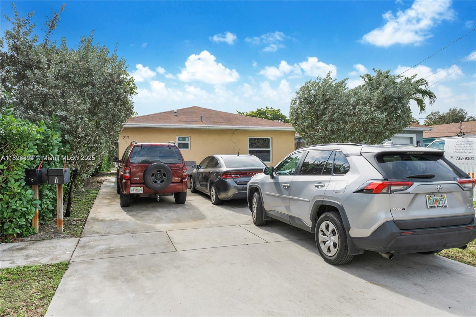   /  2072 sq. ft. $ 2025-10-09 0 foto